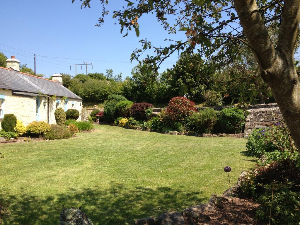 Charming Welsh Cottage Johnston Exterior photo